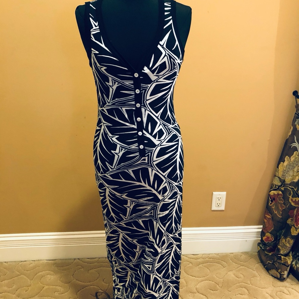 Karen Kane Black and White Sleeveless V-Neck Bodycon Maxi Dress